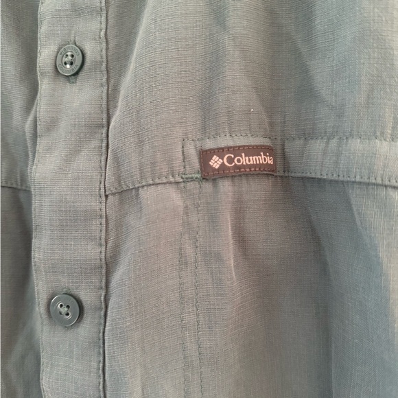 Columbia Men's Blue Shirt button down short sleeve XL - Picture 3 of 7